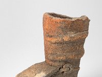 Ame Ker 134  Ame Ker 134, Mexiko, Bundesstaat Yucatan, Cuyo de Ancona, Maya, Postklassische Periode, 900-1450 n. Chr., Fragment eines figürlichen Räuchergefäßes, Ton, H 10,5 cm, B 10,8 cm, T 5,4 cm : Museumsfoto: Claus Cordes, Bestandskatalog Ethnologie